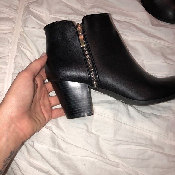 Black booties - Picture 2 of 3